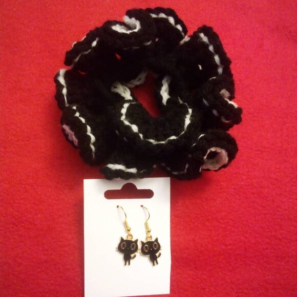 Handmade Anime Kawaii Cute Cosplay Goth Halloween Themed Crochet Scrunchie! - Picture 1 of 1